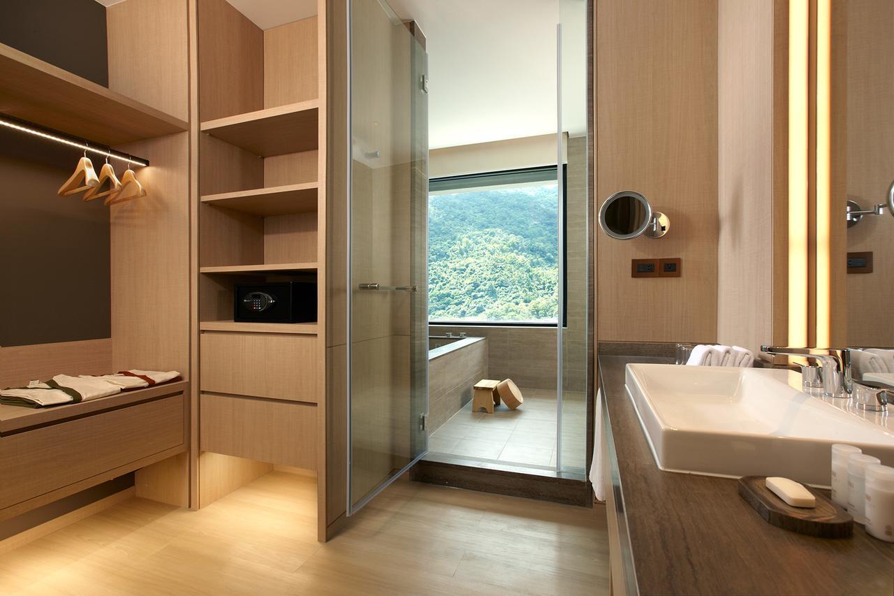 Mu 자오시 호텔 외부 사진 A bathroom in a hotel