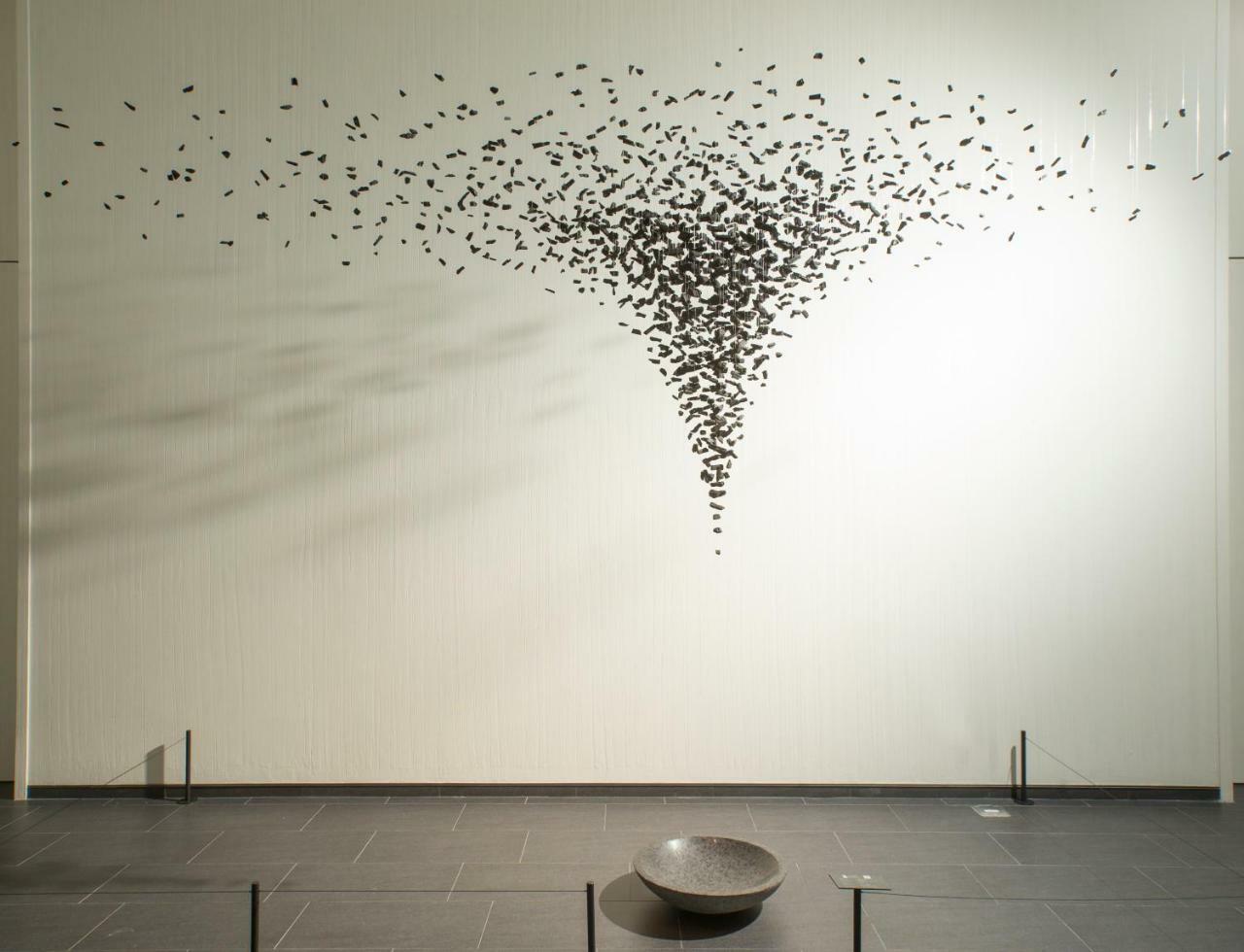Mu 자오시 호텔 외부 사진 Installation view of the exhibition "The World of the World" at the Museum of Modern and Contemporary Art, Seoul, 2012